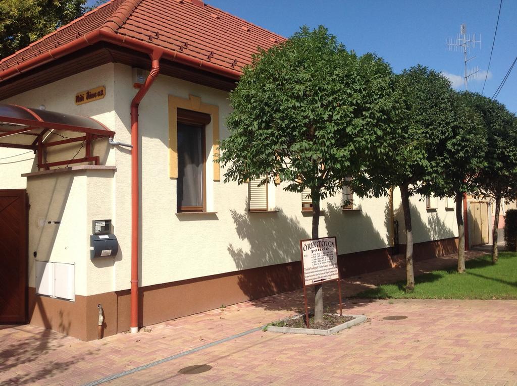 Oeregtoelgy Panzio Hotell Csongrád Exteriör bild