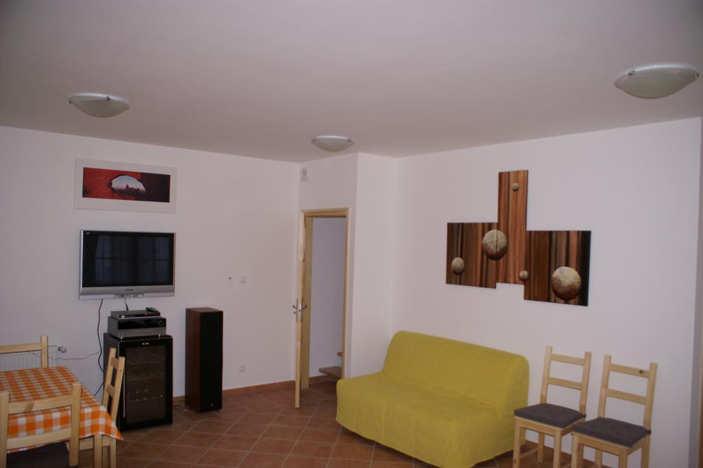 Oeregtoelgy Panzio Hotell Csongrád Rum bild