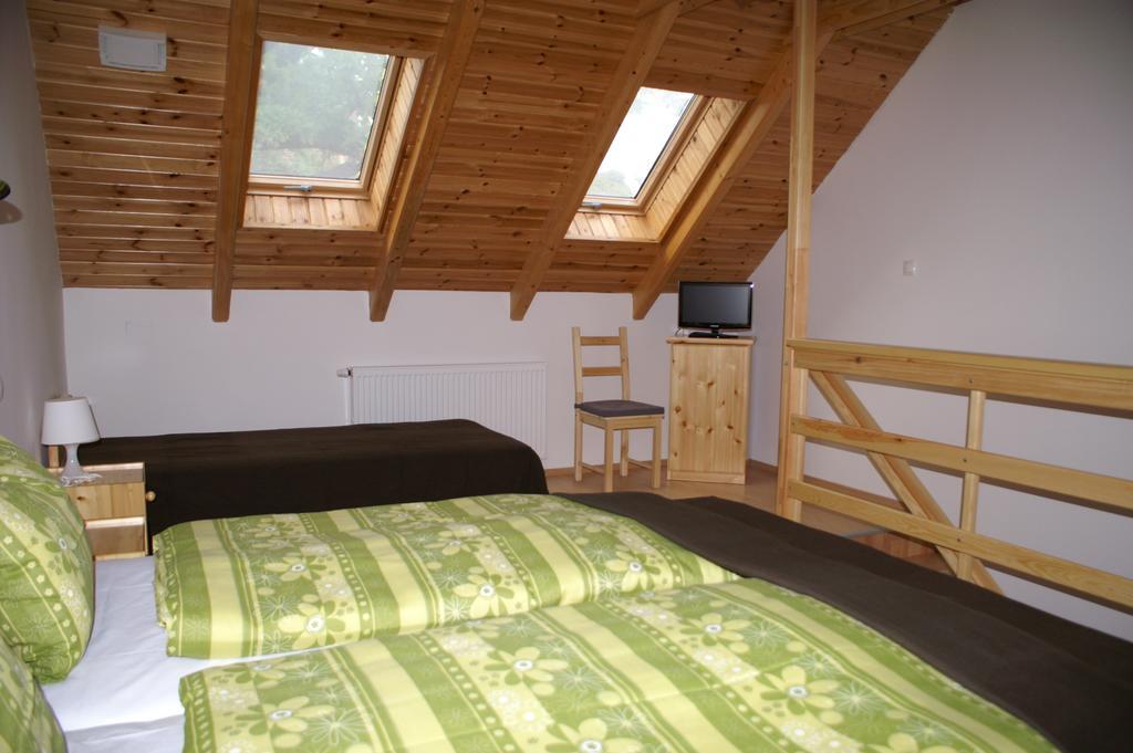 Oeregtoelgy Panzio Hotell Csongrád Rum bild
