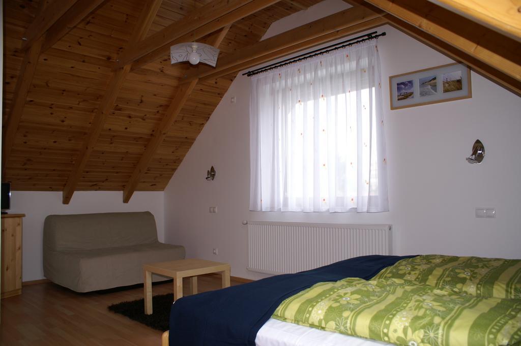 Oeregtoelgy Panzio Hotell Csongrád Rum bild